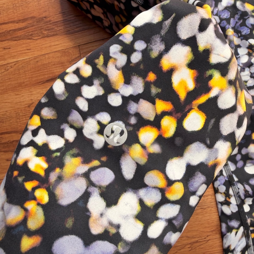 Multicolor Patterned Capri Leggings - image 5